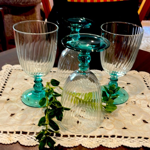 Vintage turquoise, green goblet stem with clear clear swirl goblet . - Picture 1 of 8